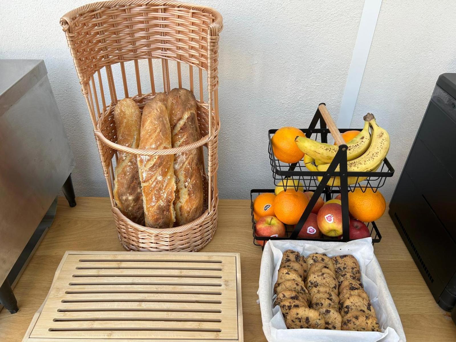 Bed and Breakfast Les Marronniers Laverune Екстер'єр фото