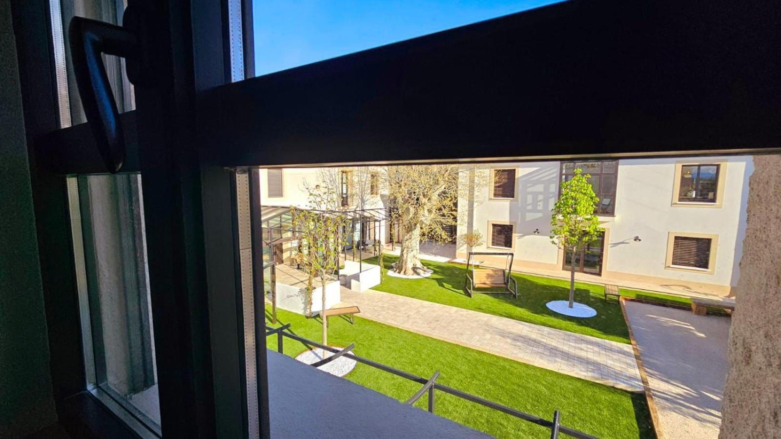 Bed and Breakfast Les Marronniers Laverune Екстер'єр фото