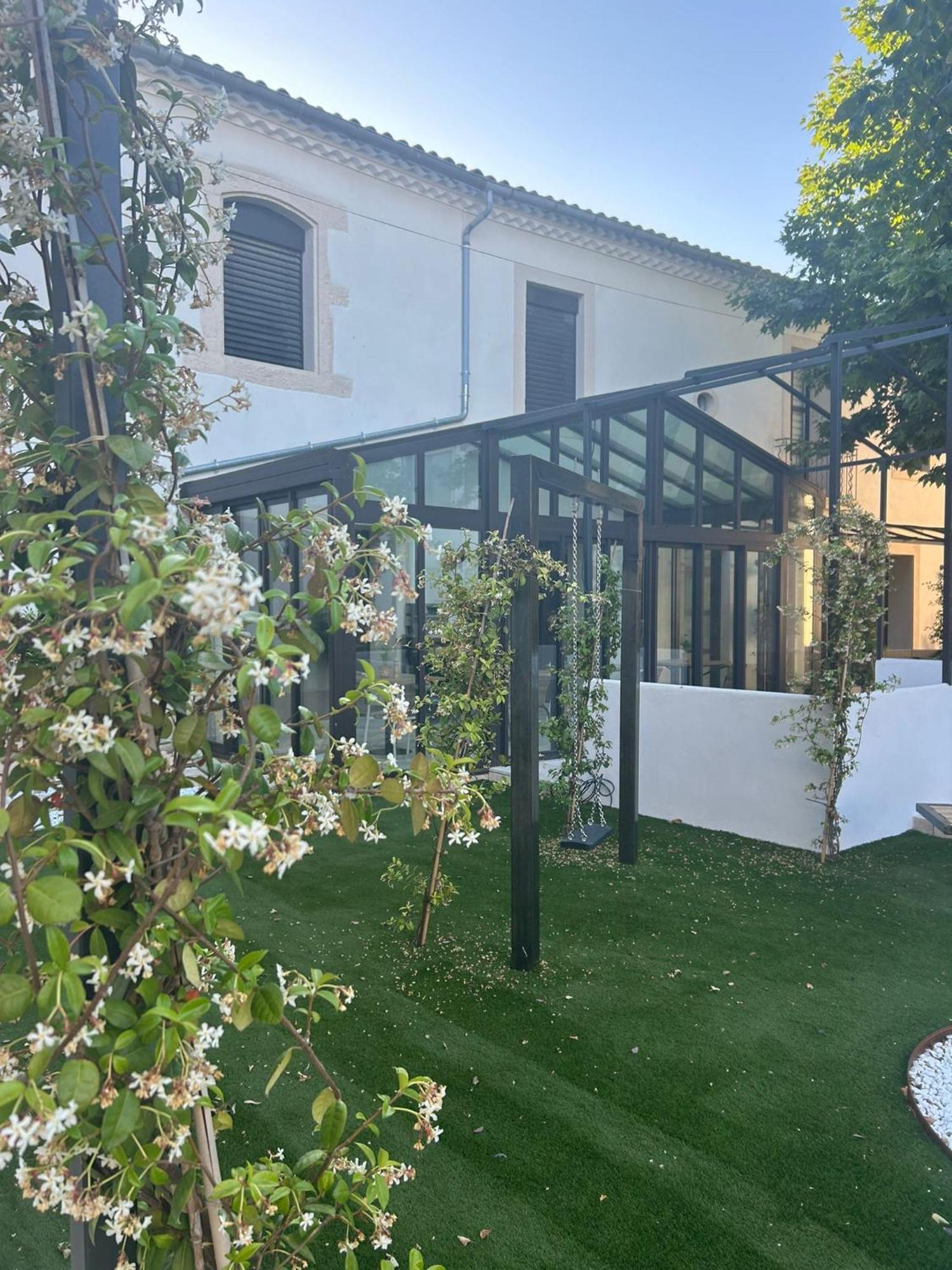 Bed and Breakfast Les Marronniers Laverune Екстер'єр фото
