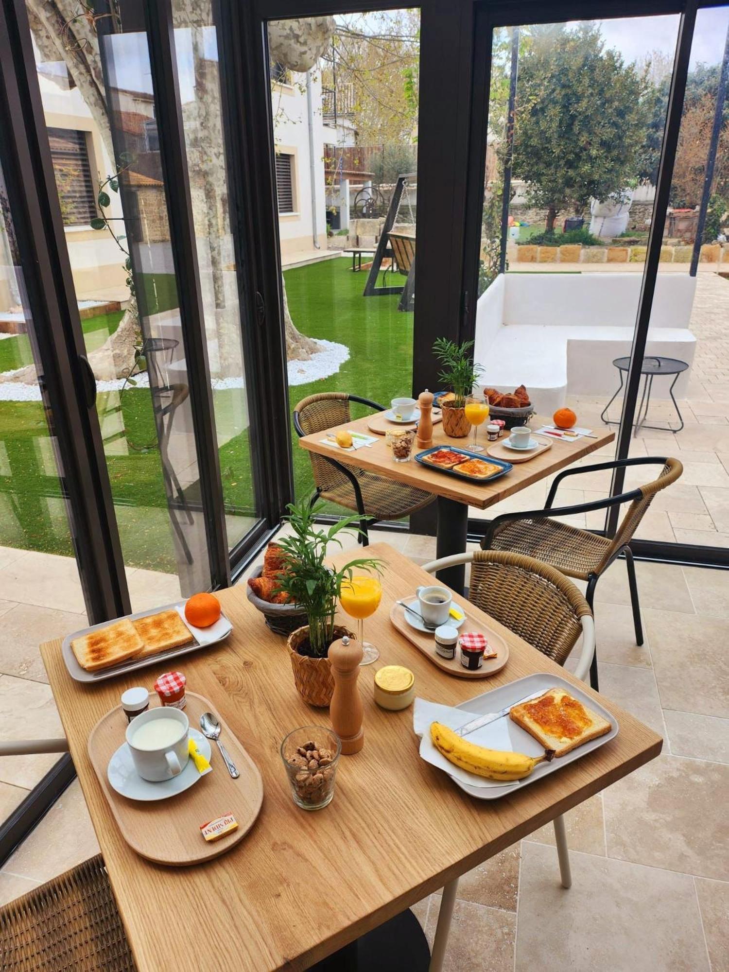 Bed and Breakfast Les Marronniers Laverune Екстер'єр фото