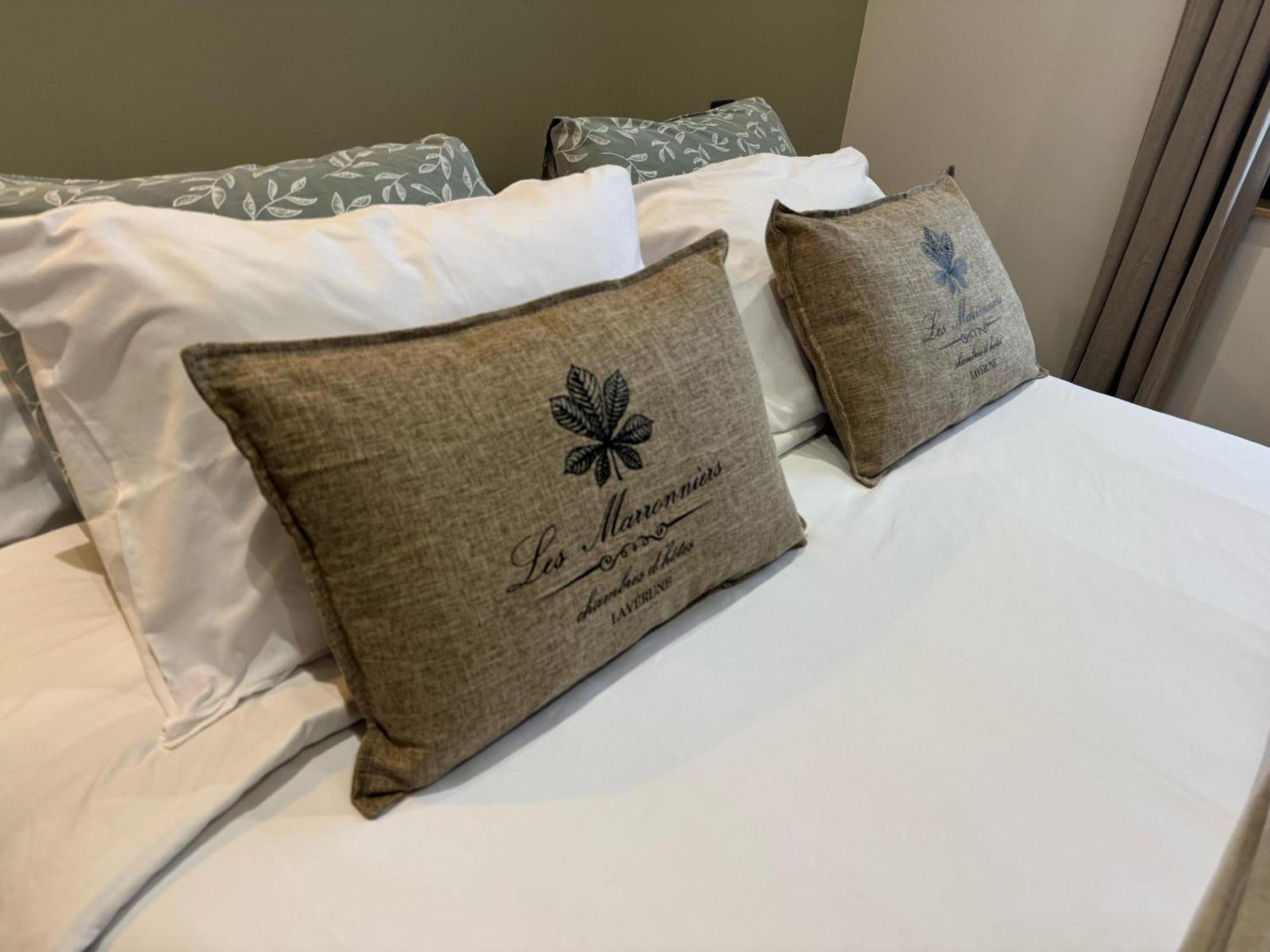 Bed and Breakfast Les Marronniers Laverune Екстер'єр фото